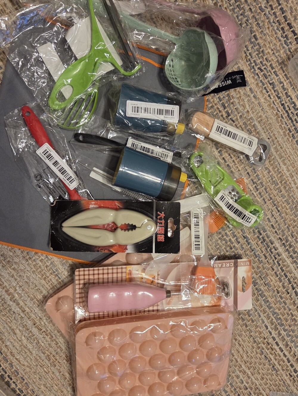 Assorted Kitchen Gadgets Set - Picture 1 of 11